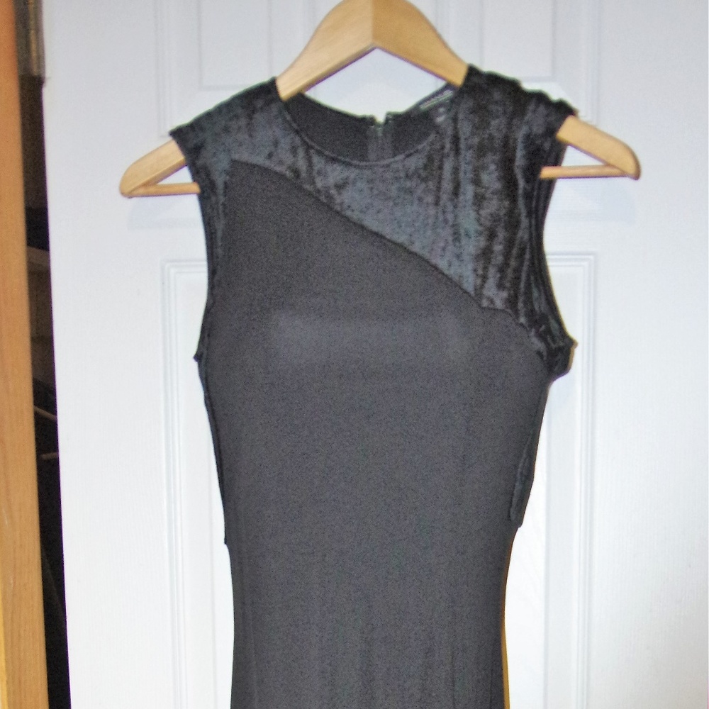 Black Sleeveless Evening Gown
